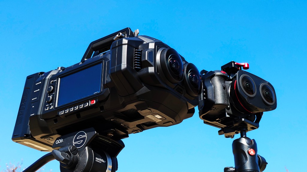 青空を背景にしたVR撮影用カメラ機材